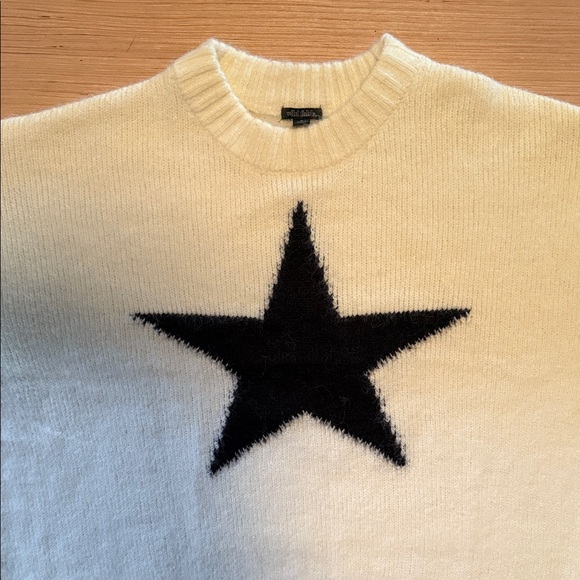Wild Fable Cream Sweater with Black Star - Picture 5 of 5